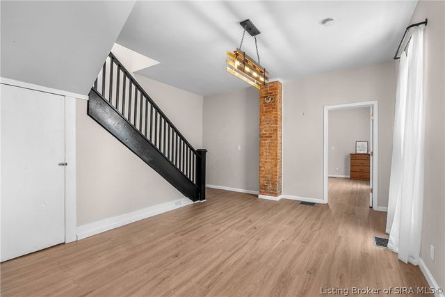 325 E 14TH Street, New Albany, IN 47150