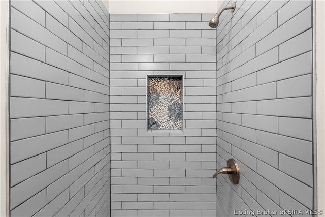 325 E 14TH Street, New Albany, IN 47150