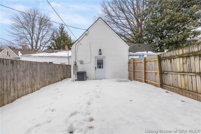 325 E 14TH Street, New Albany, IN 47150