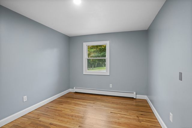 6 Patricia Lane, Newtown, CT 06470