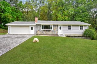 6 Patricia Lane, Newtown, CT 06470