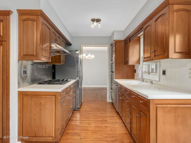 2S663 Avenue Normandy East, Oak Brook, IL 60523