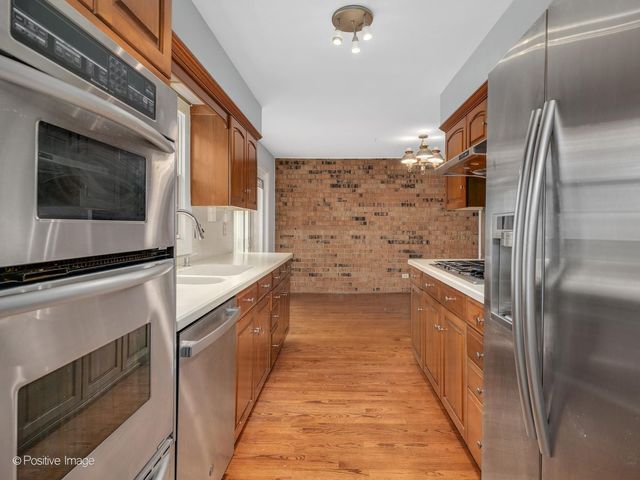 2S663 Avenue Normandy East, Oak Brook, IL 60523
