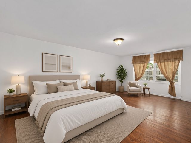 2S663 Avenue Normandy East, Oak Brook, IL 60523