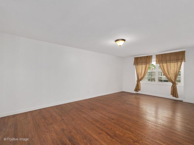 2S663 Avenue Normandy East, Oak Brook, IL 60523