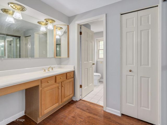 2S663 Avenue Normandy East, Oak Brook, IL 60523