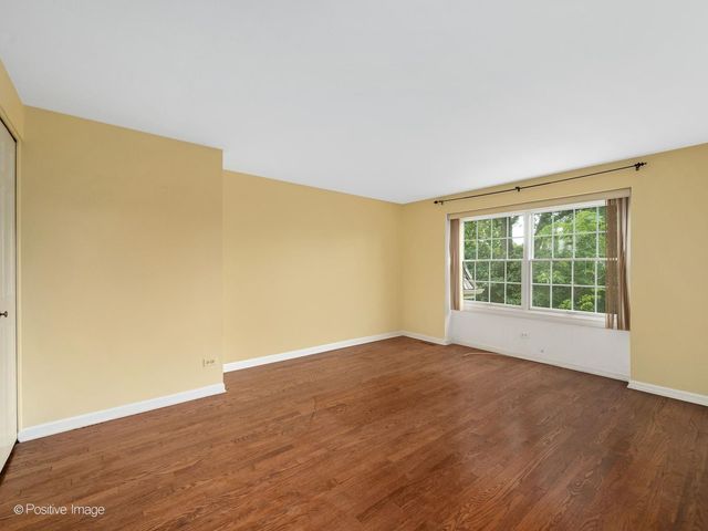 2S663 Avenue Normandy East, Oak Brook, IL 60523