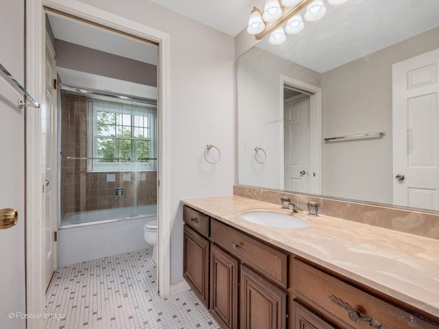 2S663 Avenue Normandy East, Oak Brook, IL 60523