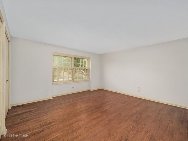 2S663 Avenue Normandy East, Oak Brook, IL 60523