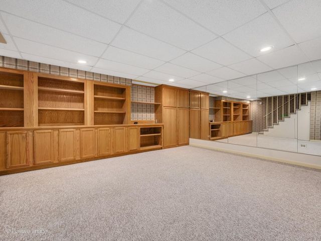 2S663 Avenue Normandy East, Oak Brook, IL 60523