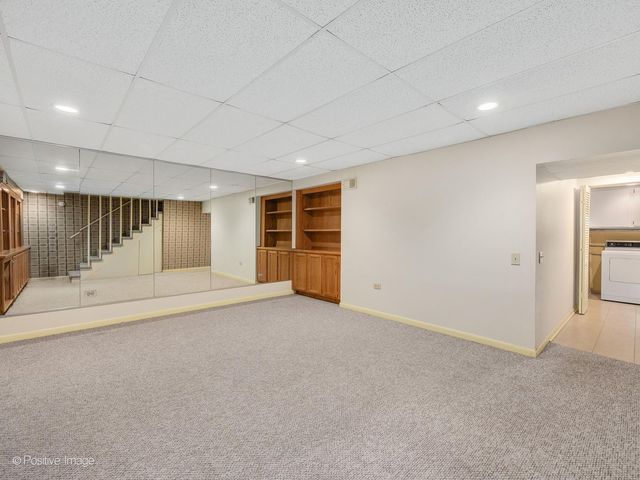 2S663 Avenue Normandy East, Oak Brook, IL 60523