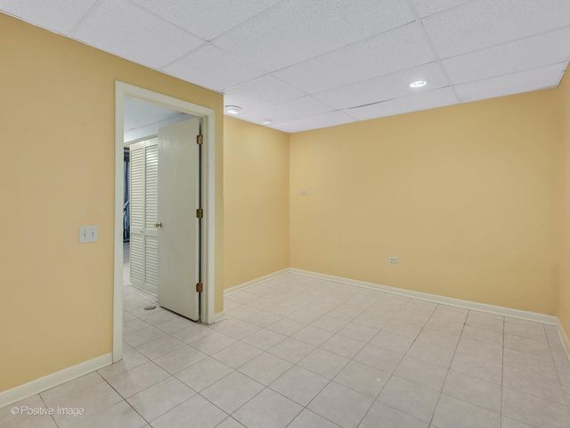 2S663 Avenue Normandy East, Oak Brook, IL 60523