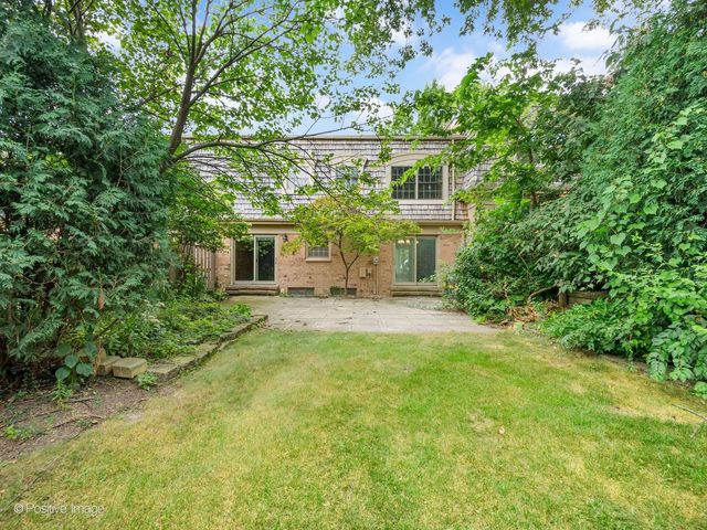 2S663 Avenue Normandy East, Oak Brook, IL 60523