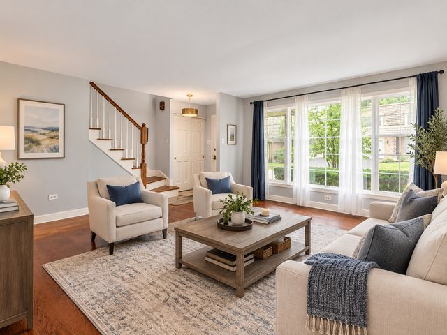 2S663 Avenue Normandy East, Oak Brook, IL 60523