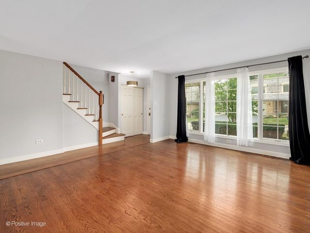 2S663 Avenue Normandy East, Oak Brook, IL 60523