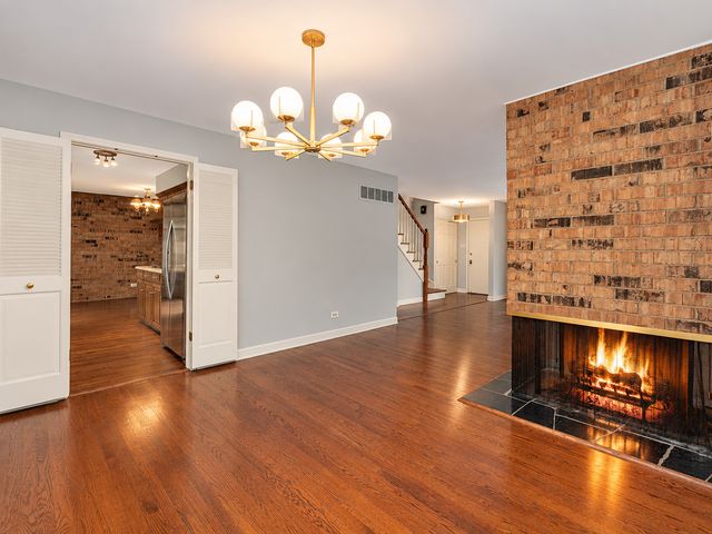 2S663 Avenue Normandy East, Oak Brook, IL 60523