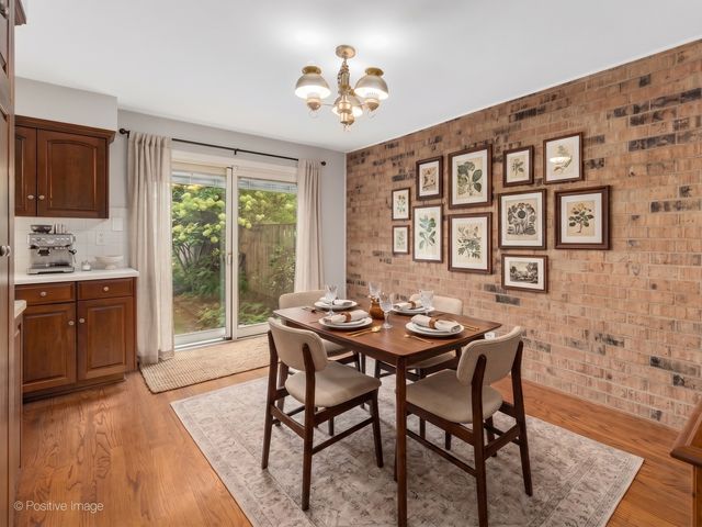 2S663 Avenue Normandy East, Oak Brook, IL 60523