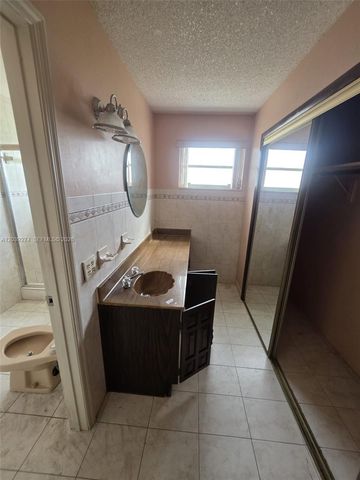 405 SE 4th Avenue, Hialeah, FL 33010
