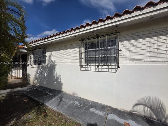 405 SE 4th Avenue, Hialeah, FL 33010
