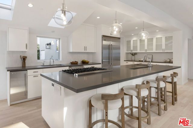 257 Entrada Drive, Santa Monica, CA 90402