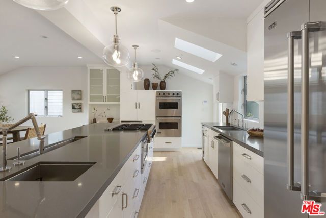 257 Entrada Drive, Santa Monica, CA 90402