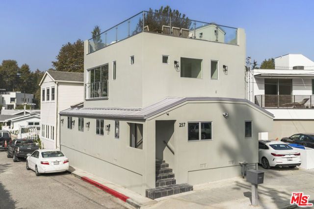 257 Entrada Drive, Santa Monica, CA 90402