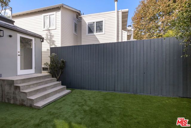 257 Entrada Drive, Santa Monica, CA 90402