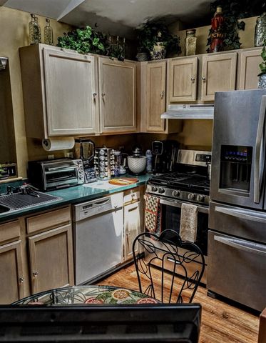 558 Thornhill Court, Belleville, MI 48111