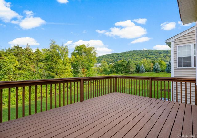 653 Creekside Lane, Fishkill, NY 12524