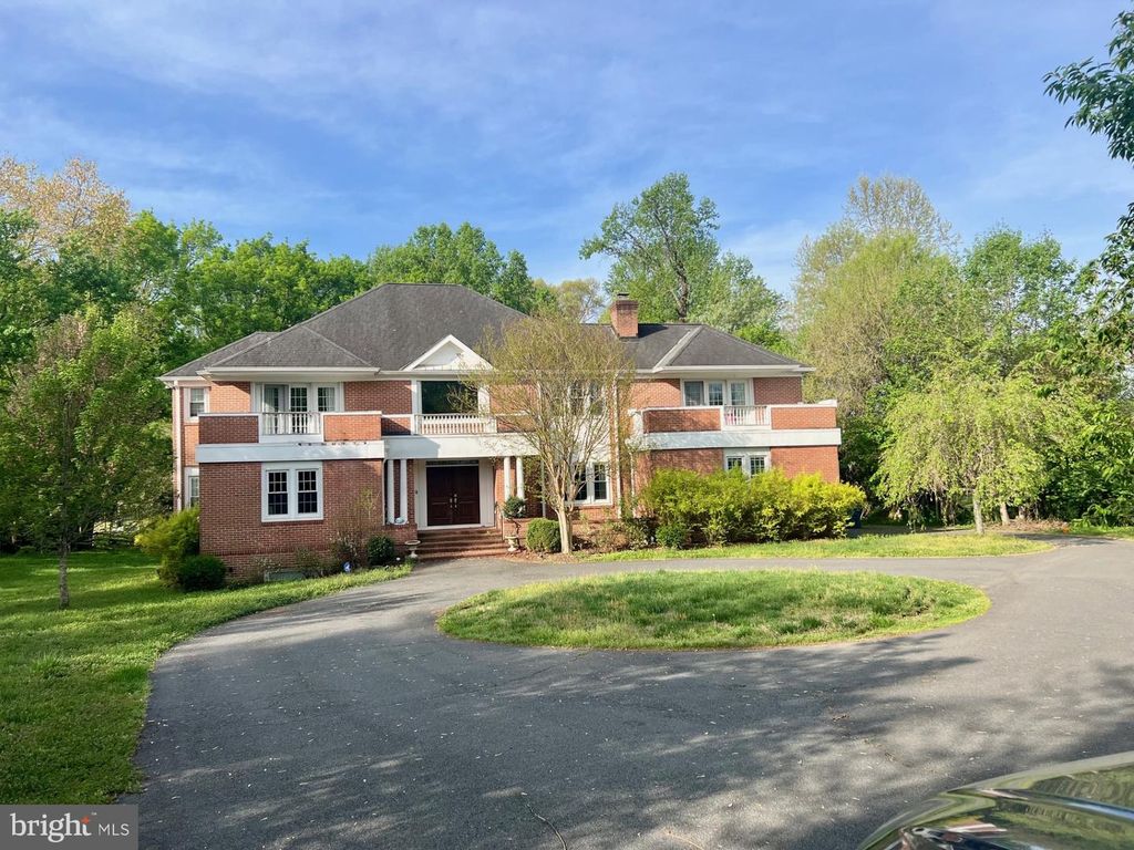 9709 GEORGETOWN PIKE, Great Falls, VA 22066