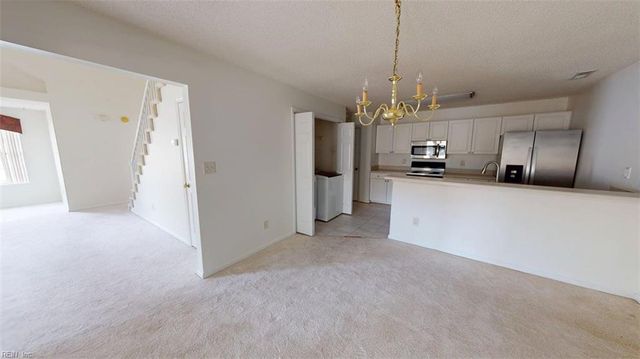 902 Miller Creek LN, Newport News, VA 23602