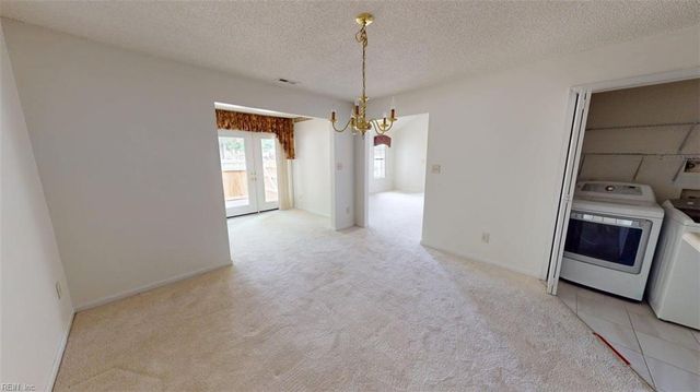 902 Miller Creek LN, Newport News, VA 23602