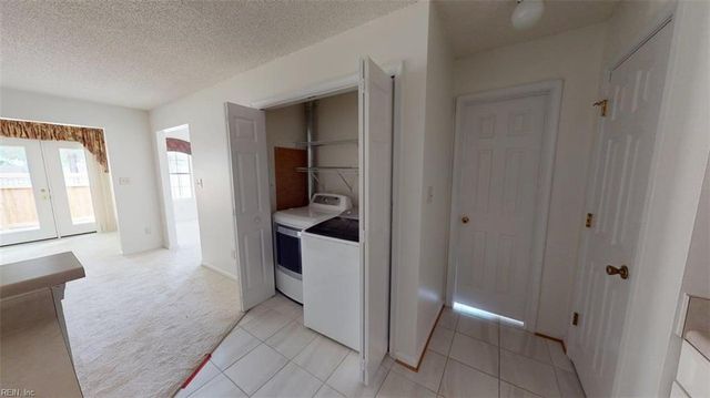 902 Miller Creek LN, Newport News, VA 23602