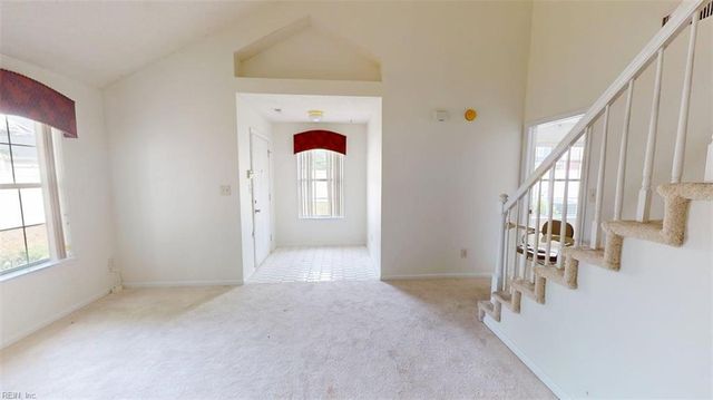 902 Miller Creek LN, Newport News, VA 23602