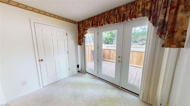902 Miller Creek LN, Newport News, VA 23602