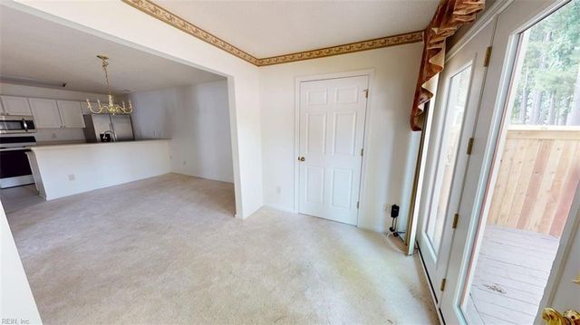 902 Miller Creek LN, Newport News, VA 23602