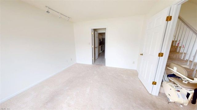 902 Miller Creek LN, Newport News, VA 23602