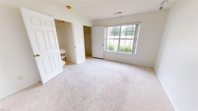 902 Miller Creek LN, Newport News, VA 23602