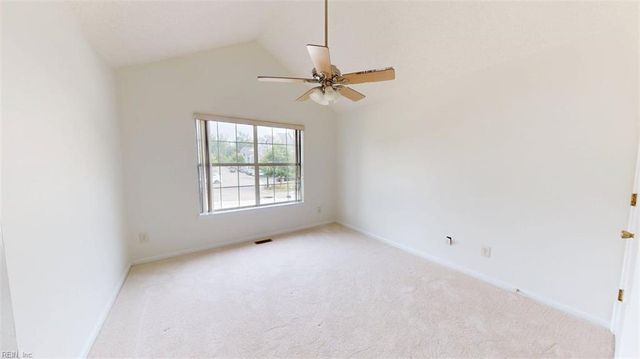 902 Miller Creek LN, Newport News, VA 23602