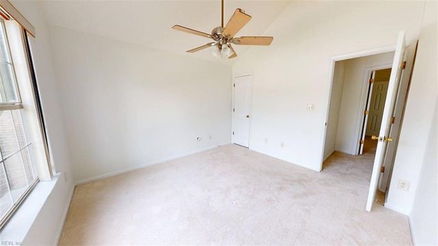 902 Miller Creek LN, Newport News, VA 23602