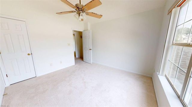 902 Miller Creek LN, Newport News, VA 23602