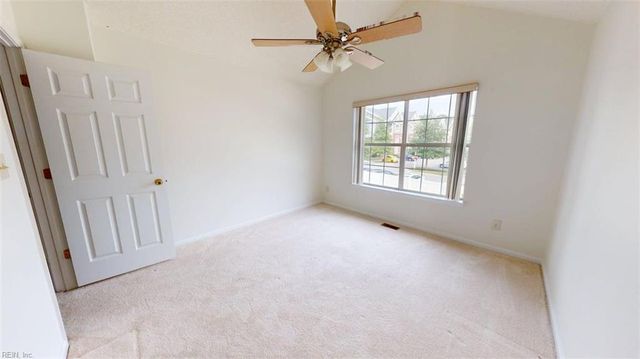 902 Miller Creek LN, Newport News, VA 23602