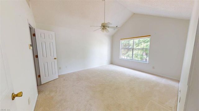 902 Miller Creek LN, Newport News, VA 23602