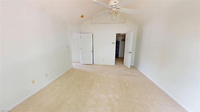 902 Miller Creek LN, Newport News, VA 23602