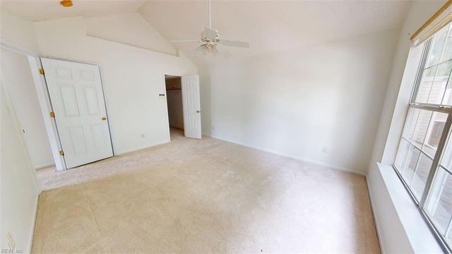 902 Miller Creek LN, Newport News, VA 23602