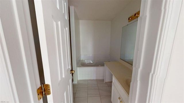902 Miller Creek LN, Newport News, VA 23602