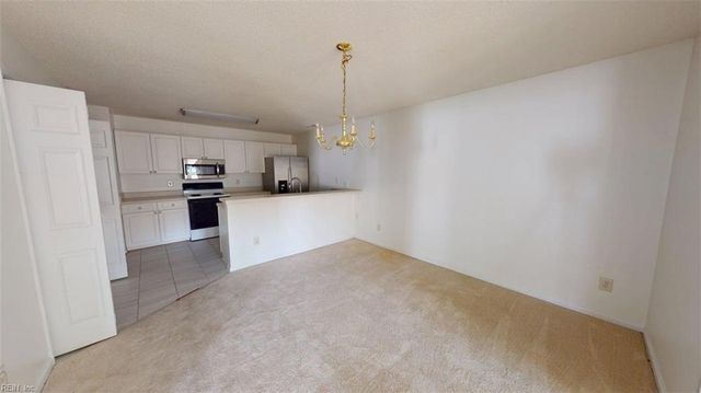 902 Miller Creek LN, Newport News, VA 23602
