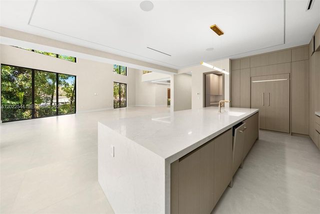 900 NE 75th St, Miami, FL 33138