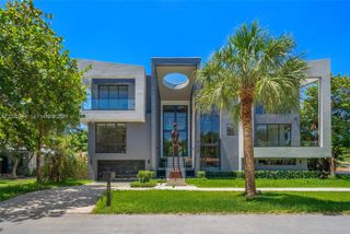 900 NE 75th St, Miami, FL 33138