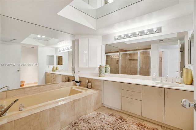 1000 E Island Blvd 503, Aventura, FL 33160